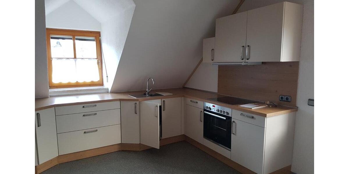 Dachgeschoßwohnung Kemnath - 4 Zimmer, 110 m&sup2;, 680&euro; | Angebot:25539765