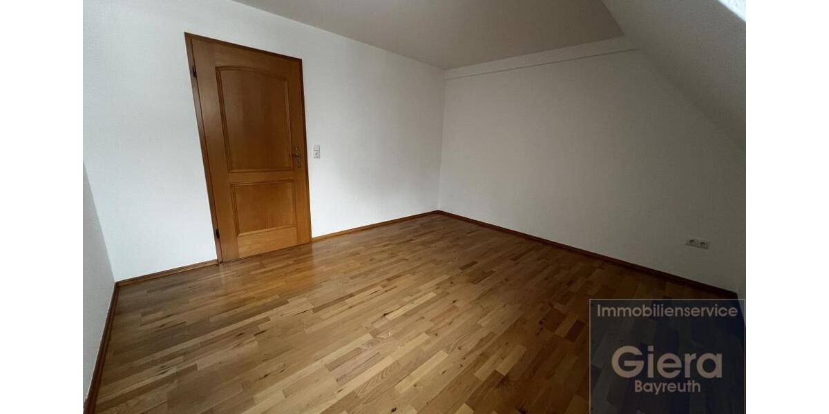 Etagenwohnung Neudrossenfeld - 3 Zimmer, 107 m&sup2;, 1.200&euro; | Angebot:25304925