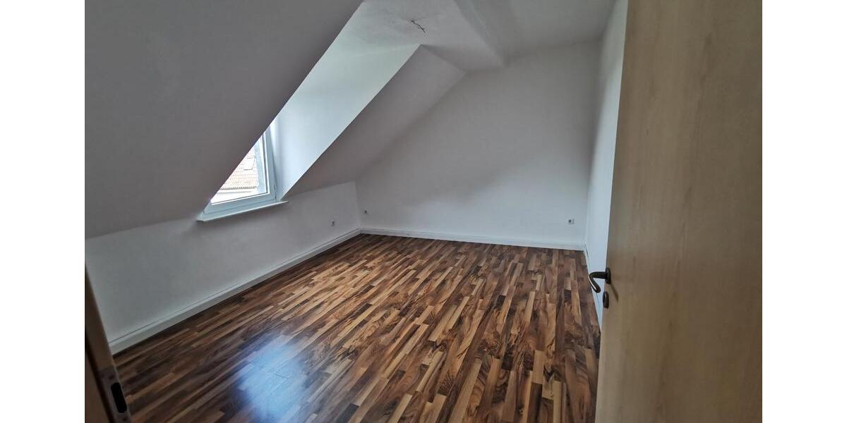 Dachgeschoßwohnung Bayreuth City - 5 Zimmer, 140 m&sup2;, 1.600&euro; | Angebot:27544669