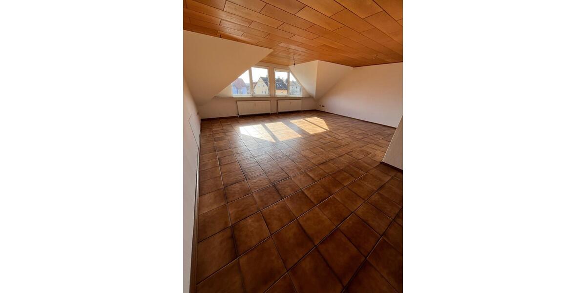 Dachgeschoßwohnung Speichersdorf - 3 Zimmer, 121 m&sup2;, 880&euro; | Angebot:26133097