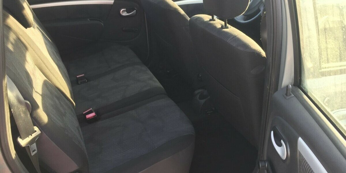 Dacia Logan MCV,Laureate 1.5 dCi,el.Fh,AHK,Tüv Neu! 174.000 km 4.200 &euro; Himmelkron 95502