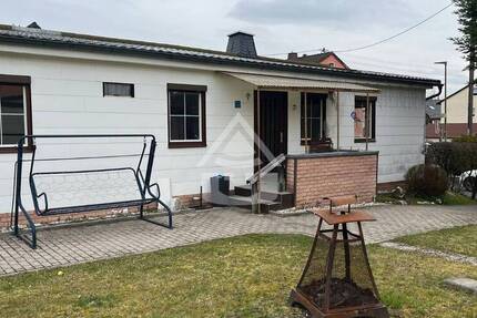 Haus Tröstau - 4 Zimmer, 113 m&sup2;, 99.000&euro; | Angebot:25926473