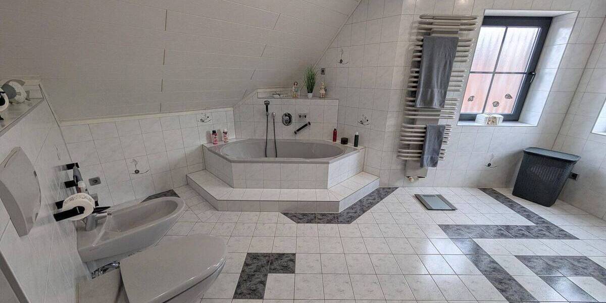 Einfamilienhaus Goldkronach/ Dressendorf Dressendorf - 7 Zimmer, 232 m&sup2;, 765.000&euro; | Angebot:26641486