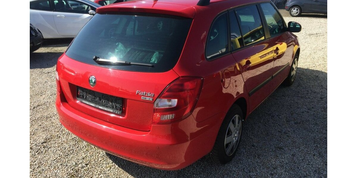 Skoda Fabia Family,Klimaaut.,AHK,Temp.,Tüv 01/28! 150.000 km 4.990 &euro; Himmelkron 95502
