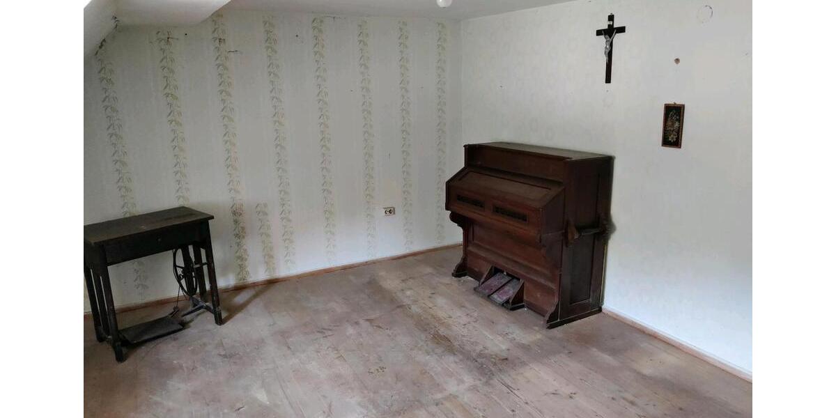 Einfamilienhaus Weismain - 8 Zimmer, 100 m&sup2;, 70.000&euro; | Angebot:26933588