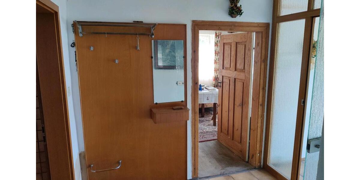 Einfamilienhaus Weismain - 8 Zimmer, 100 m&sup2;, 70.000&euro; | Angebot:26933588