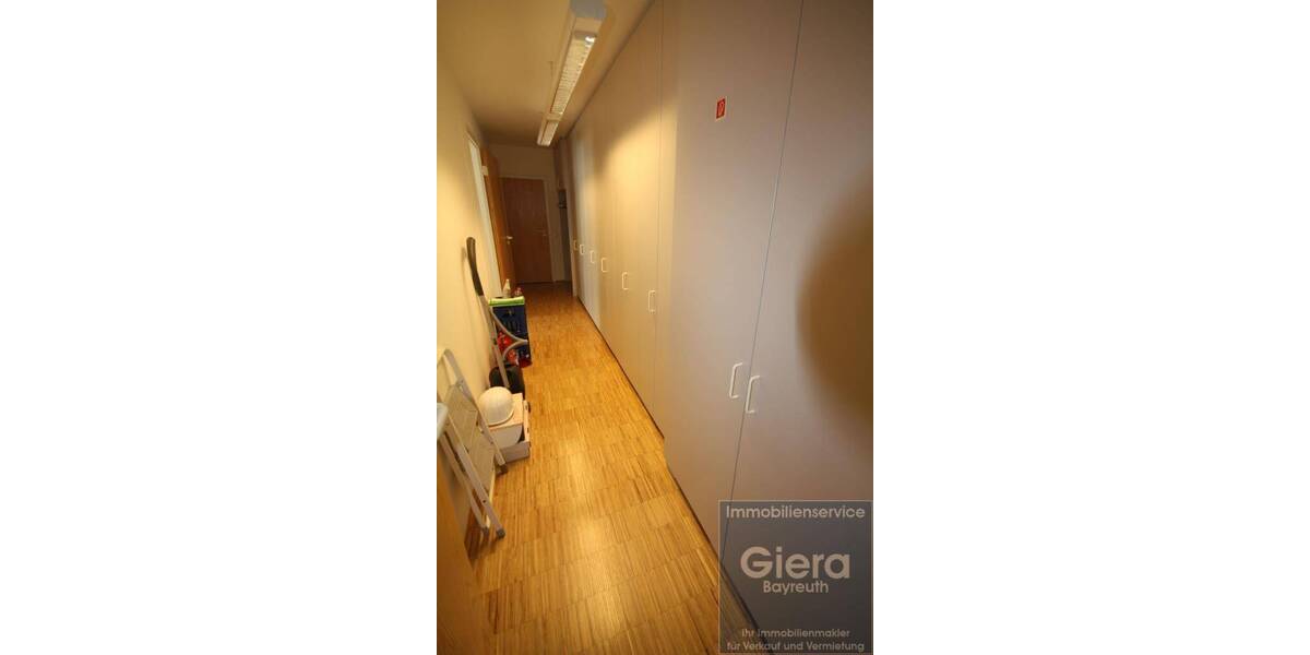 Gewerbeobjekt Warmensteinach - 5 Zimmer, 135 m&sup2;, 945&euro; | Angebot:25725807