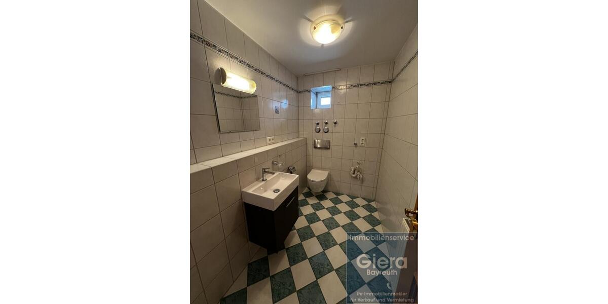 Etagenwohnung Neudrossenfeld - 3 Zimmer, 107 m&sup2;, 1.200&euro; | Angebot:25304925