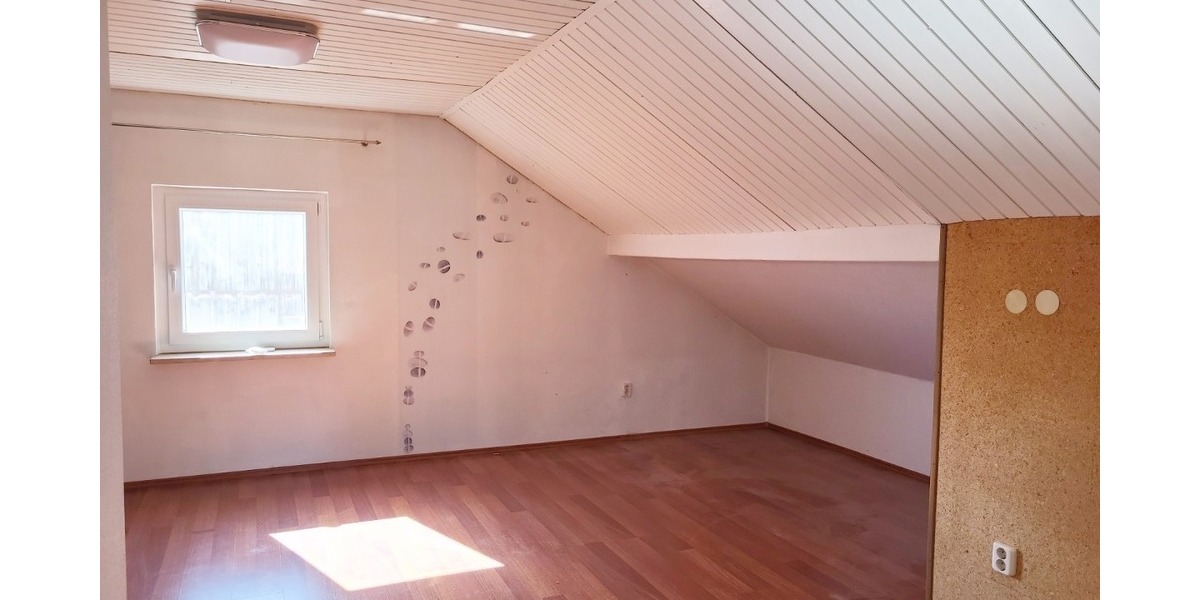 Wohnhaus mit ehemaliger Gastwirtschaft und Scheune in Leups bei Pegnitz zu verkaufen. - Zweifamilienhaus Pegnitz | Angebot:27082967