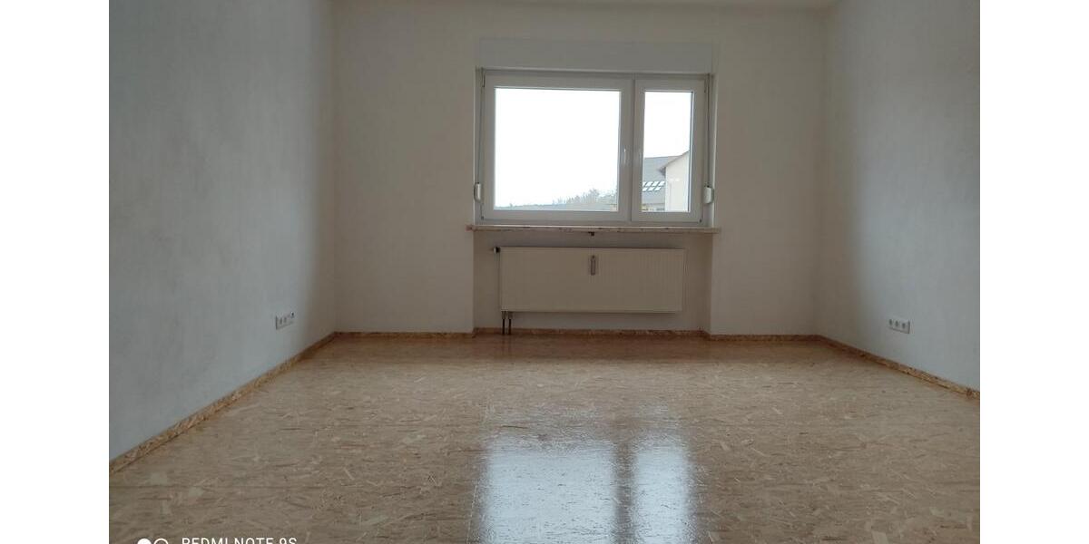 Etagenwohnung Creußen - 3 Zimmer, 92 m&sup2;, 769&euro; | Angebot:25855031