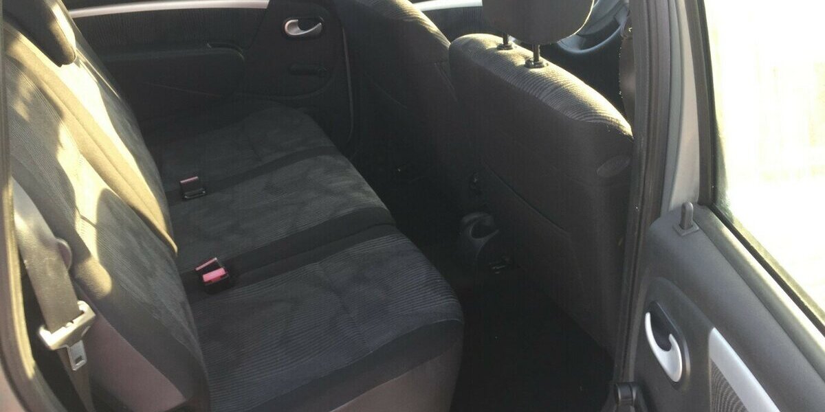 Dacia Logan MCV,Laureate 1.5 dCi,el.Fh,AHK,Tüv Neu! 174.000 km 4.200 &euro; Himmelkron 95502