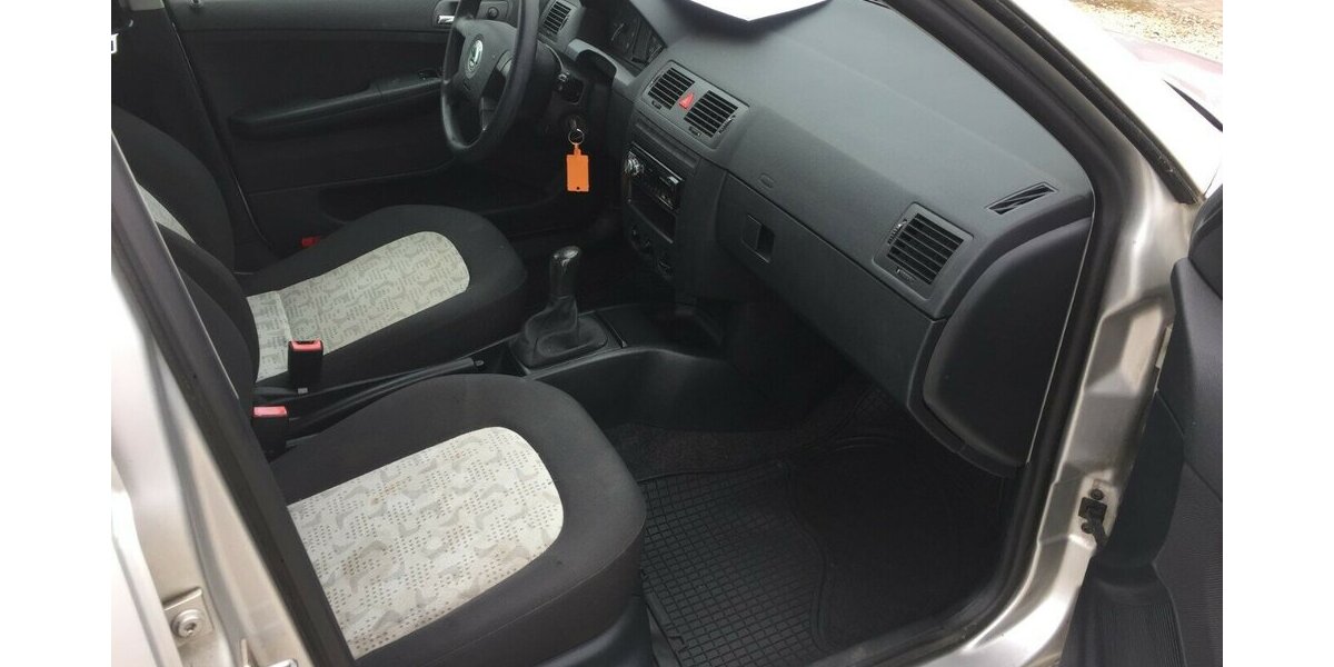 Skoda Fabia Ambiente,Tüv 03/27! 194.000 km 1.450 &euro; Himmelkron 95502