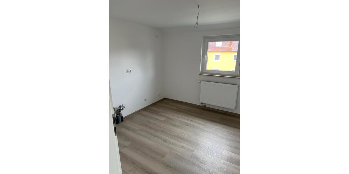 Einfamilienhaus Neuenmarkt - 4 Zimmer, 140 m&sup2;, 500.000&euro; | Angebot:27166203