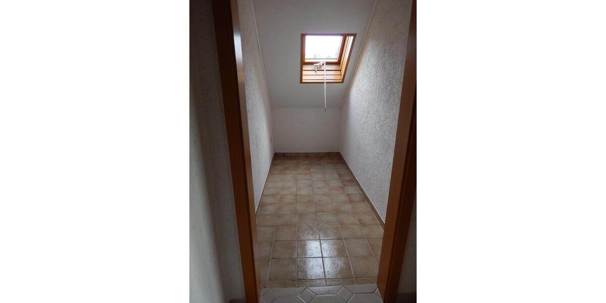 Dachgeschoßwohnung Kemnath - 4 Zimmer, 110 m&sup2;, 680&euro; | Angebot:25539765