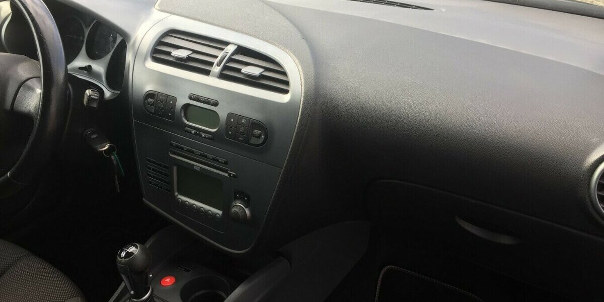 Seat Leon Style,Sitzheiz,Klima,Temp.usw. ! 198.000 km 3.400 &euro; Himmelkron 95502