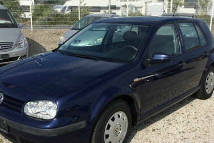 VW Golf 4 Türig,Tüv 01/28! 220.000 km 1.500 &euro; Himmelkron 95502