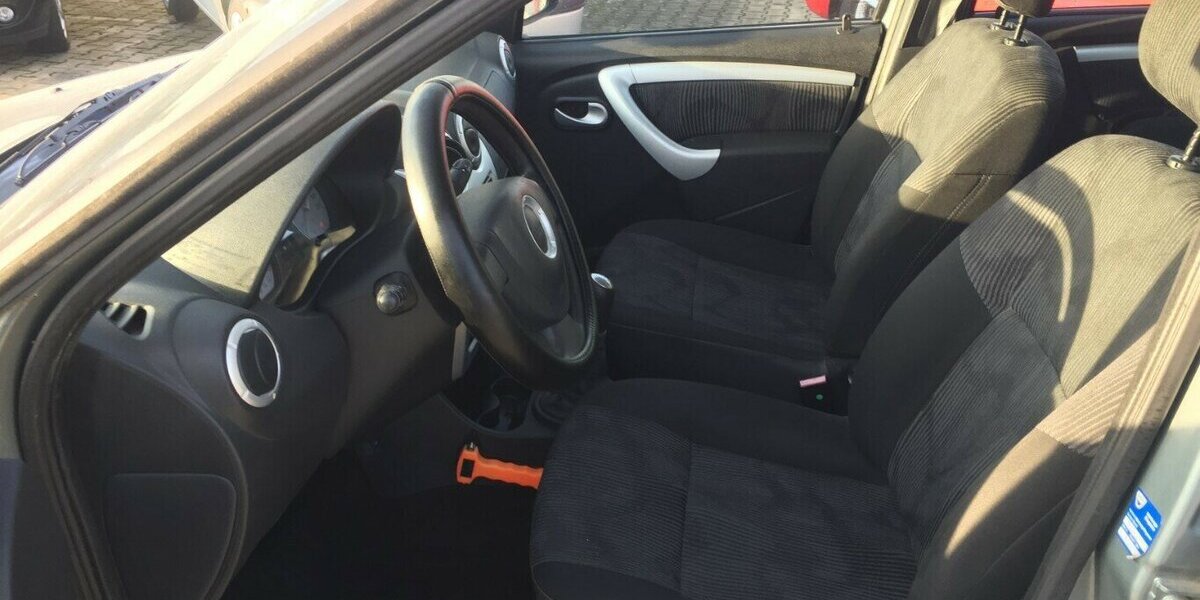 Dacia Logan MCV,Laureate 1.5 dCi,el.Fh,AHK,Tüv Neu! 174.000 km 4.200 &euro; Himmelkron 95502