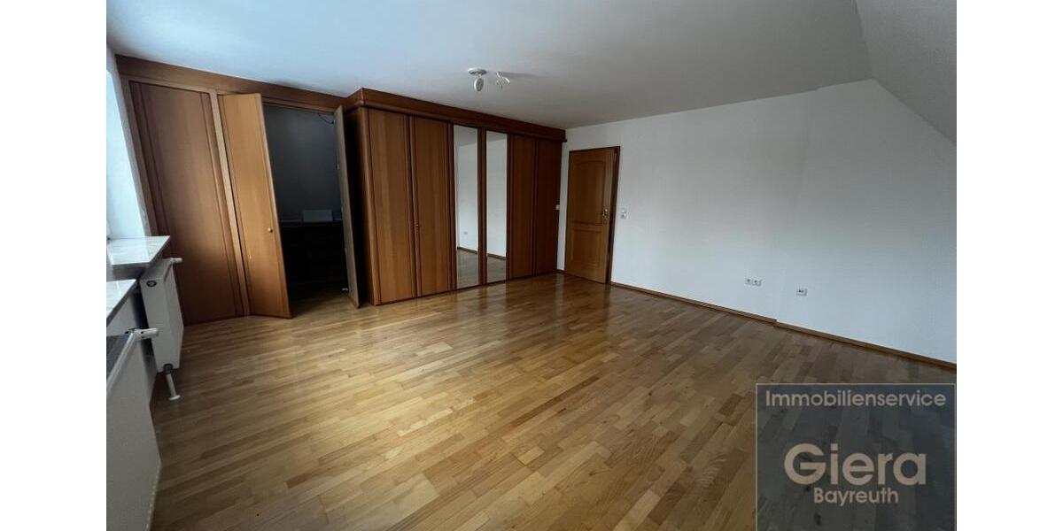 Etagenwohnung Neudrossenfeld - 3 Zimmer, 107 m&sup2;, 1.200&euro; | Angebot:25304925