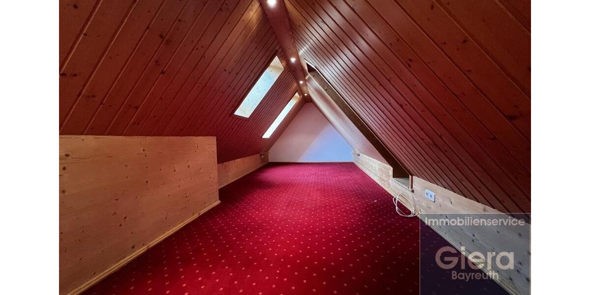 Etagenwohnung Neudrossenfeld - 3 Zimmer, 107 m&sup2;, 1.200&euro; | Angebot:25304925