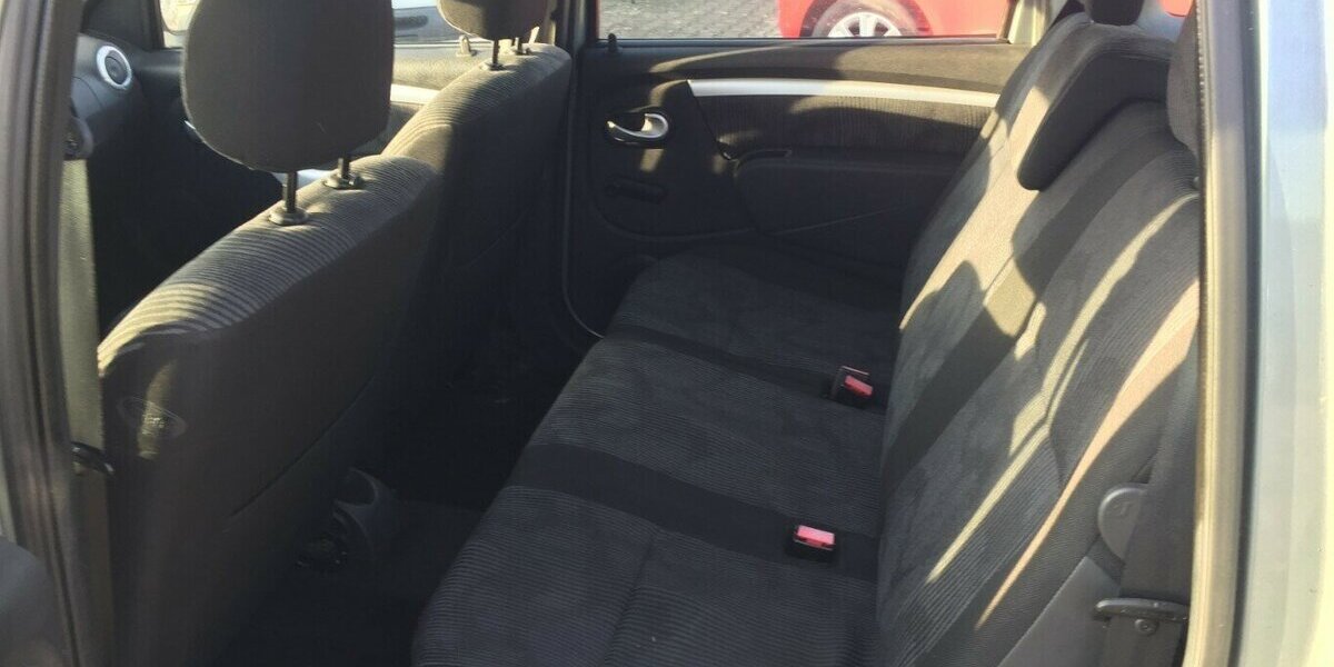 Dacia Logan MCV,Laureate 1.5 dCi,el.Fh,AHK,Tüv Neu! 174.000 km 4.200 &euro; Himmelkron 95502