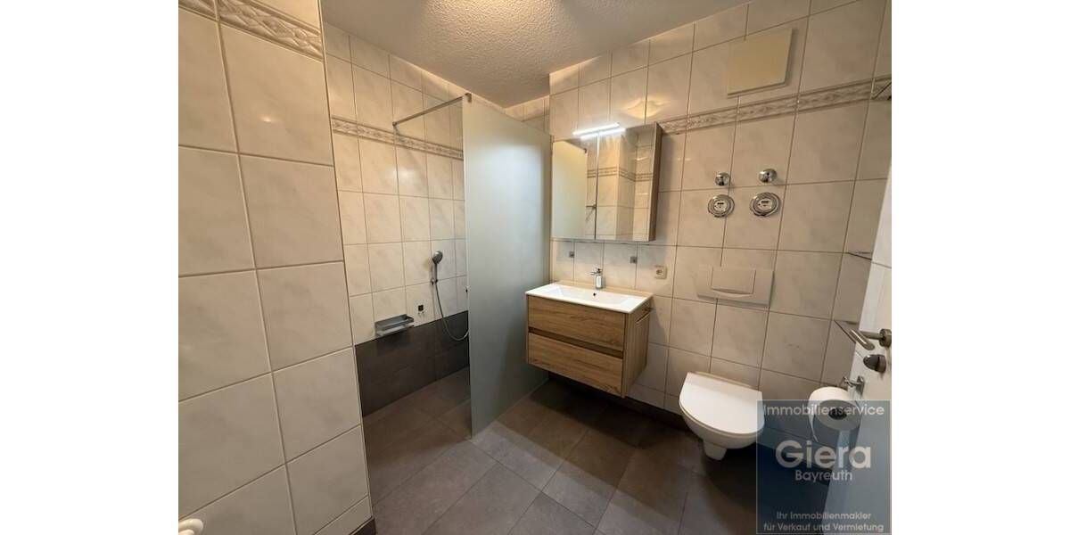 Etagenwohnung Bayreuth Roter Hügel - 3 Zimmer, 87 m&sup2;, 950&euro; | Angebot:26153809