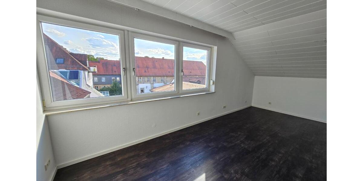 Dachgeschoßwohnung Bayreuth City - 2.5 Zimmer, 74 m&sup2;, 800&euro; | Angebot:25168424