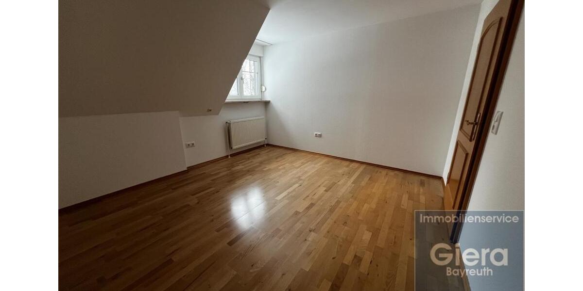 Etagenwohnung Neudrossenfeld - 3 Zimmer, 107 m&sup2;, 1.200&euro; | Angebot:25304925