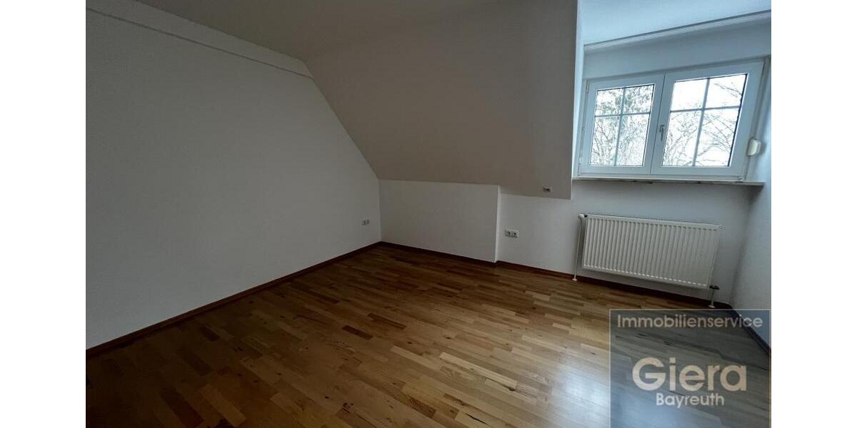 Etagenwohnung Neudrossenfeld - 3 Zimmer, 107 m&sup2;, 1.200&euro; | Angebot:25304925