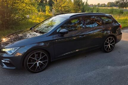 Seat Leon 76.421 km 23.999 &euro; Creußen 95473