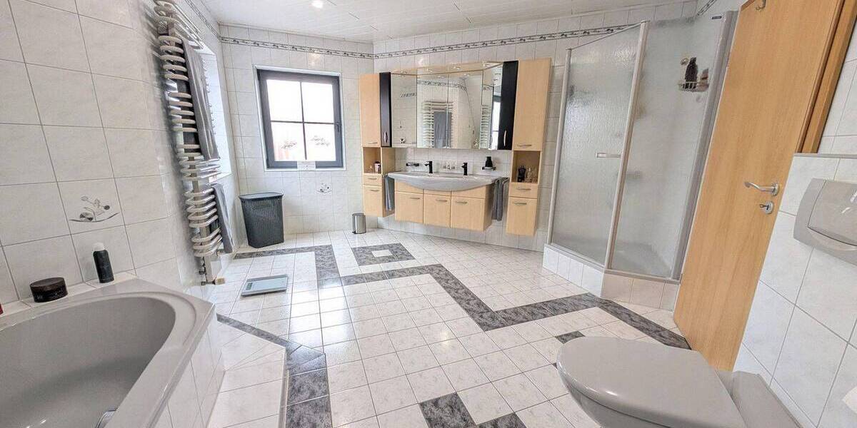 Einfamilienhaus Goldkronach/ Dressendorf Dressendorf - 7 Zimmer, 232 m&sup2;, 765.000&euro; | Angebot:26641486