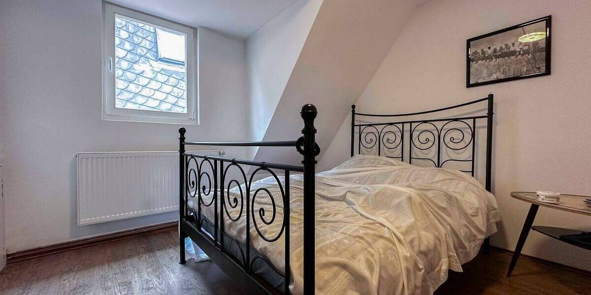 Mehrfamilienhaus, Wohnhaus Hollfeld - 7 Zimmer, 200 m&sup2;, 375.000&euro; | Angebot:26307639