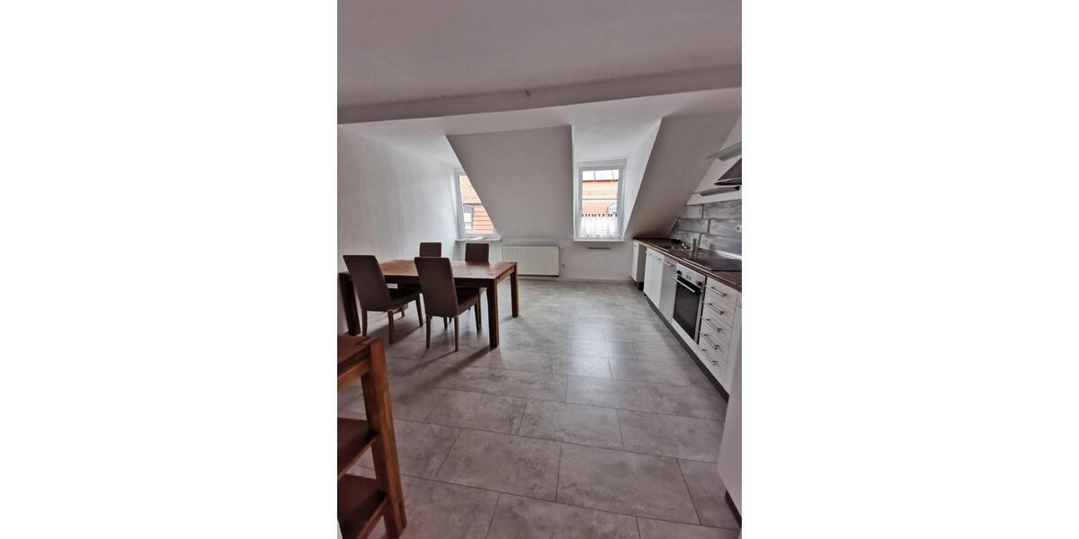 Dachgeschoßwohnung Bayreuth City - 5 Zimmer, 140 m&sup2;, 1.600&euro; | Angebot:27544669