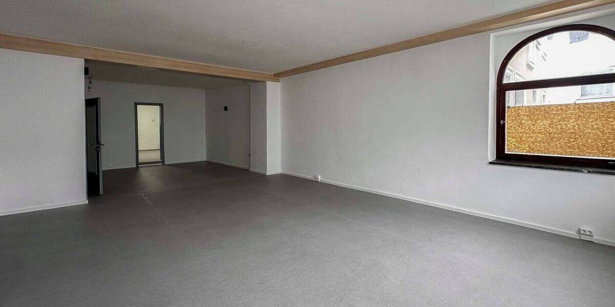 Gewerbeobjekt Hollfeld - 7 Zimmer, 349.000&euro; | Angebot:26617414