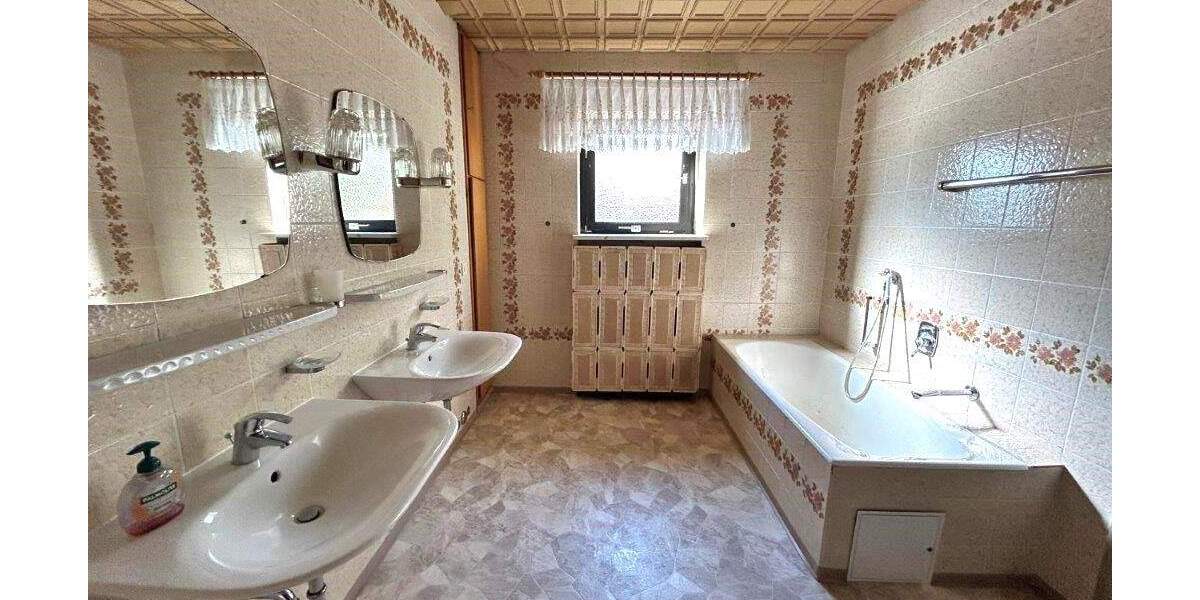 Einfamilienhaus Kulmbach Pörbitsch - 5 Zimmer, 250 m&sup2;, 390.000&euro; | Angebot:25707340