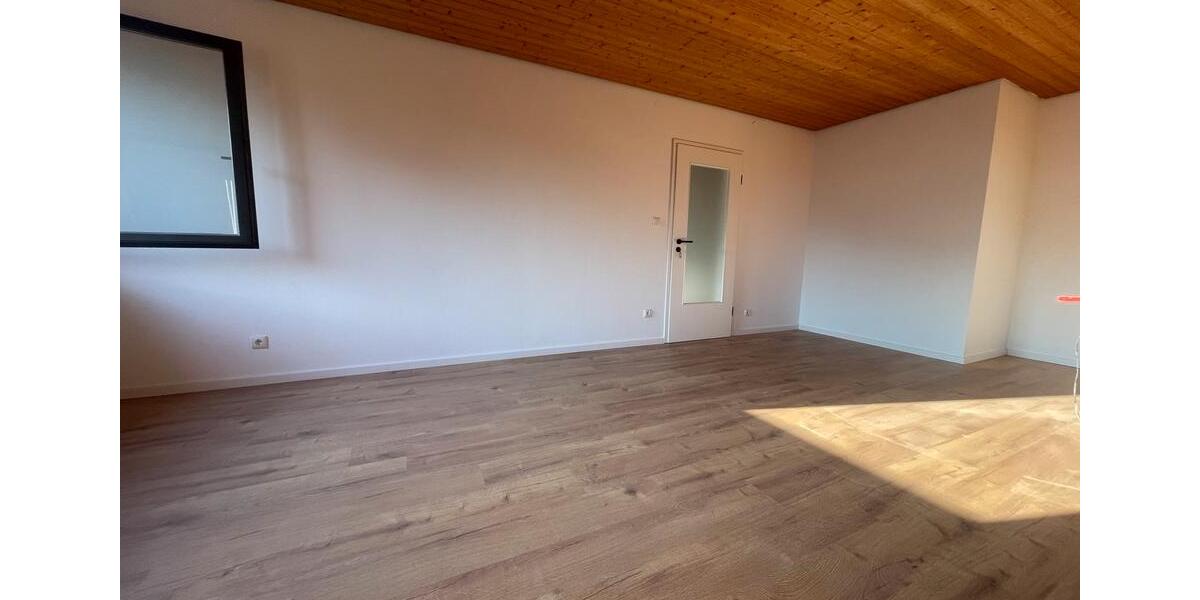 Dachgeschoßwohnung Bayreuth Meyernberg - 3 Zimmer, 89 m&sup2;, 1.030&euro; | Angebot:27544355