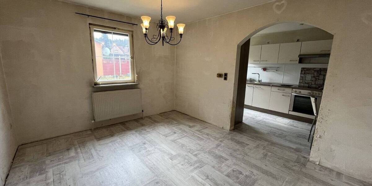 Doppelhaushälfte Tröstau - 4 Zimmer, 113 m&sup2;, 99.000&euro; | Angebot:25926473