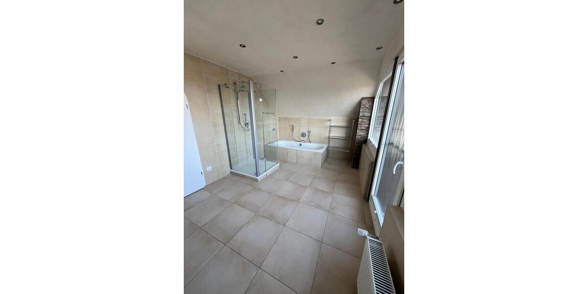 Dachgeschoßwohnung Speichersdorf - 3 Zimmer, 121 m&sup2;, 880&euro; | Angebot:26133097