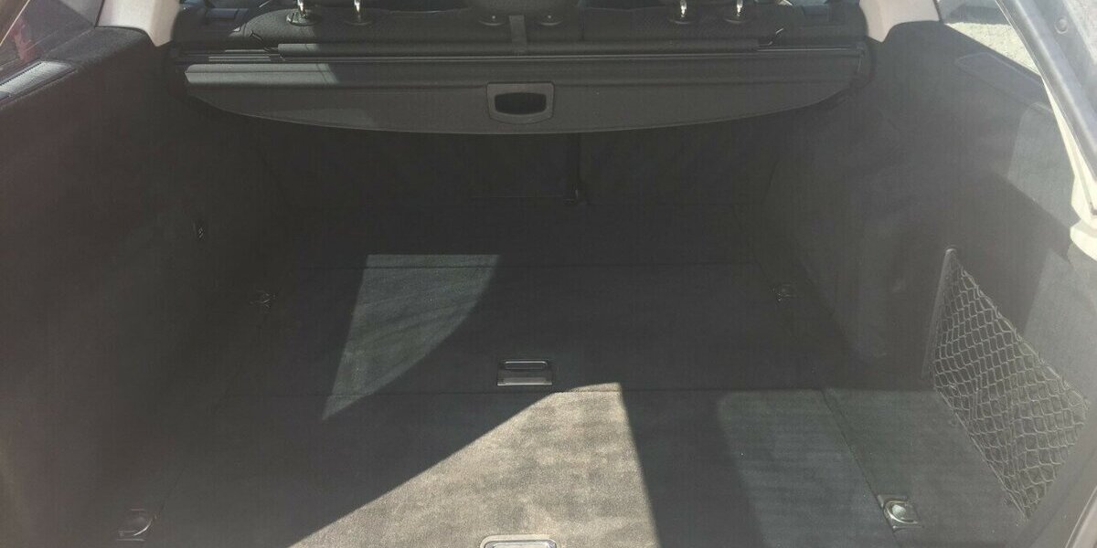 Mercedes-Benz E 200 T Elegance,Navi,Klimaaut.,Tüv Neu! 310.000 km 3.999 &euro; Himmelkron 95502