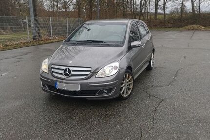 Mercedes-Benz B 180 187.365 km 2.459 &euro; Auerbach 91275