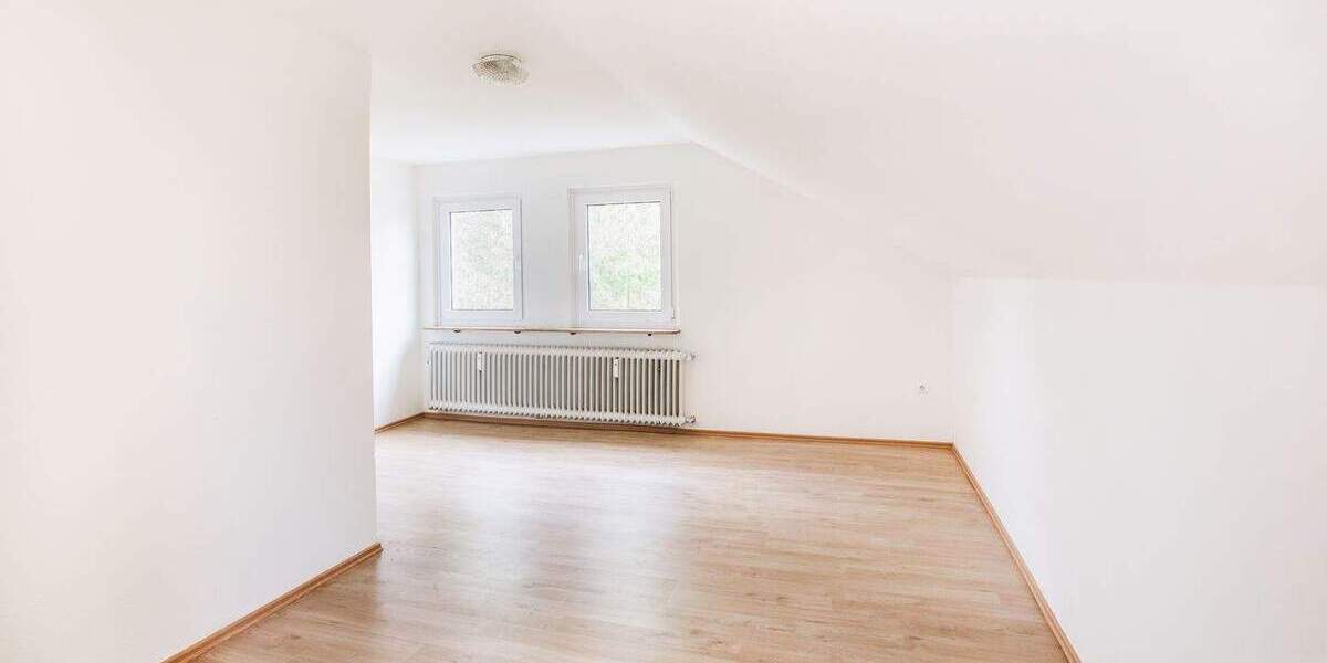 Etagenwohnung Eckersdorf Donndorf - 4 Zimmer, 100 m&sup2;, 1.170&euro; | Angebot:25815038