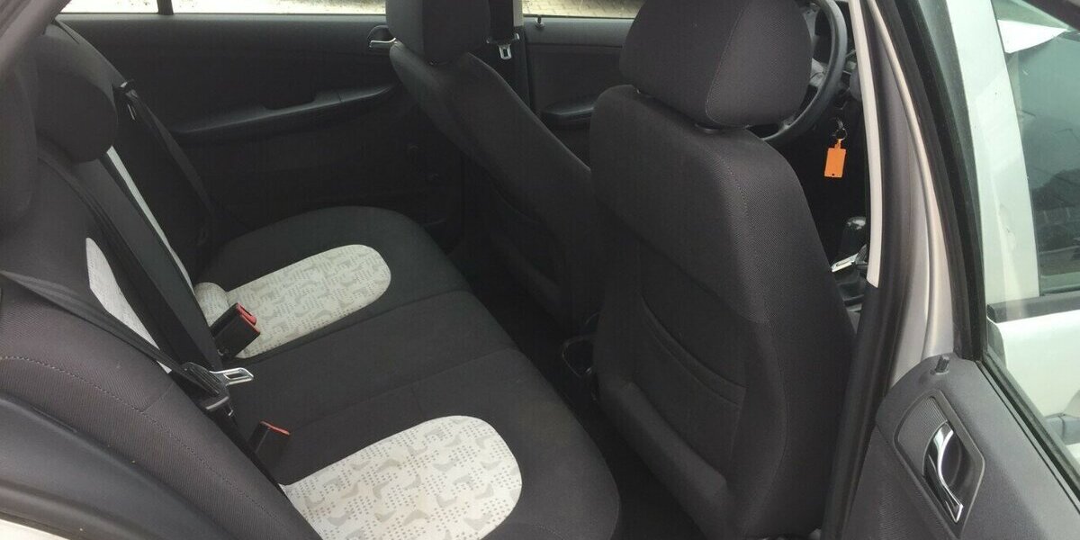 Skoda Fabia Ambiente,Tüv 03/27! 194.000 km 1.450 &euro; Himmelkron 95502