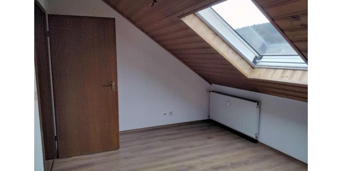 Etagenwohnung Bindlach - 2.5 Zimmer, 65 m&sup2;, 750&euro; | Angebot:25922022