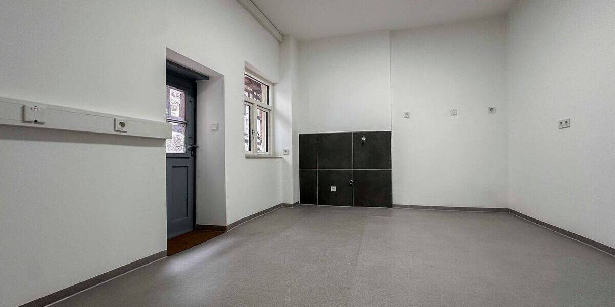 Gewerbeobjekt Hollfeld - 7 Zimmer, 375.000&euro; | Angebot:26319464