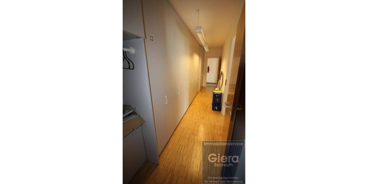 Gewerbeobjekt Warmensteinach - 5 Zimmer, 135 m&sup2;, 945&euro; | Angebot:25725807