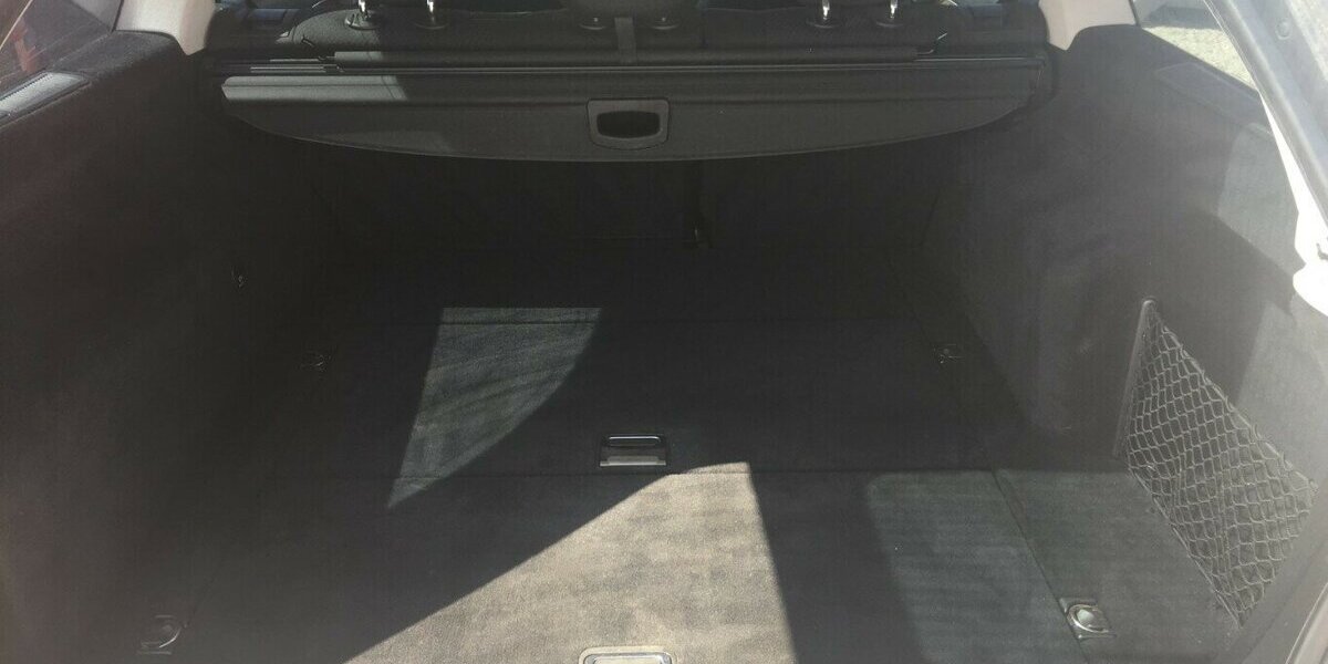 Mercedes-Benz E 200 T Elegance,Navi,Klimaaut.,Tüv Neu! 310.000 km 3.999 &euro; Himmelkron 95502