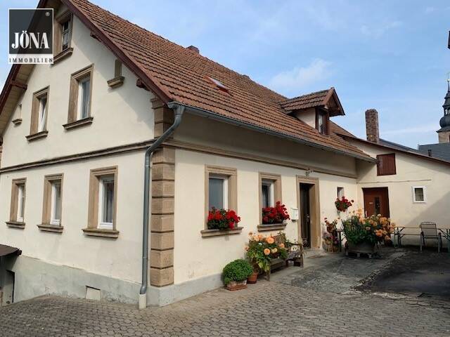 Einfamilienhaus Kulmbach Mangersreuth - 7 Zimmer, 190 m&sup2;, 200.000&euro; | Angebot:25768141