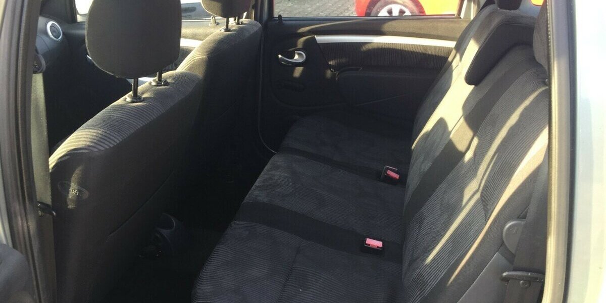 Dacia Logan MCV,Laureate 1.5 dCi,el.Fh,AHK,Tüv Neu! 174.000 km 4.200 &euro; Himmelkron 95502