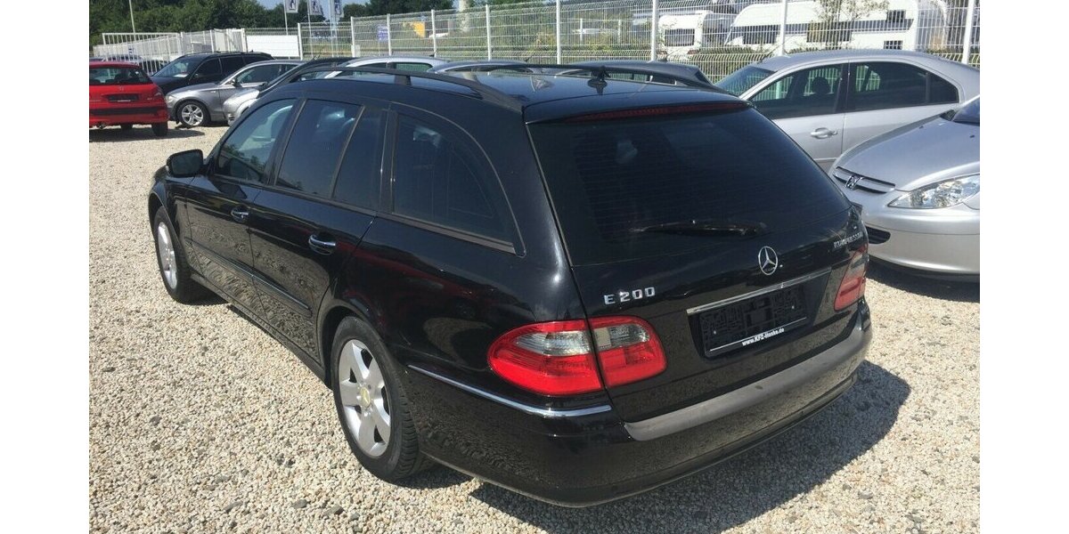 Mercedes-Benz E 200 T Elegance,Navi,Klimaaut.,Tüv Neu! 310.000 km 3.999 &euro; Himmelkron 95502