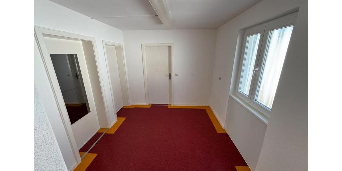 Erdgeschoßwohnung Himmelkron - 4 Zimmer, 107 m&sup2;, 550&euro; | Angebot:24455570