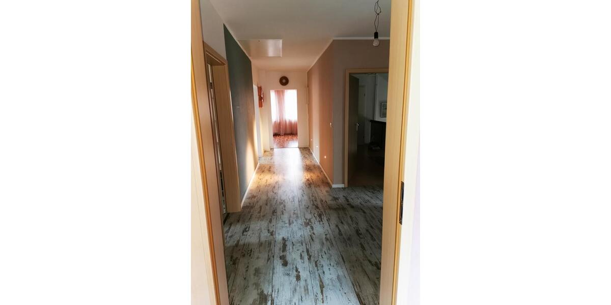 Dachgeschoßwohnung Bayreuth City - 5 Zimmer, 140 m&sup2;, 1.600&euro; | Angebot:27544669